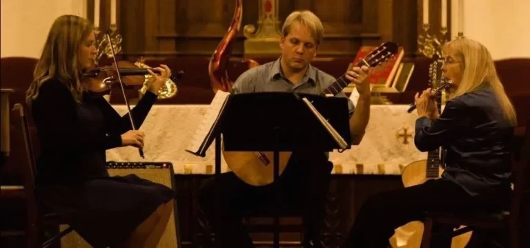Pegasus Trio performing